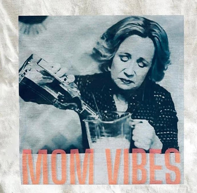 Kitty Mom Vibes Tee (Bleached Dark Grey Heather)